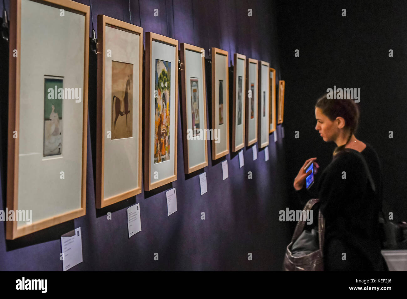 London, Großbritannien. 20 Okt, 2017. Eine Sammlung von Drucken in der Kunst der islamischen Welt Verkauf - Howard Hodgkin: Porträt des Künstlers & Kunst des Nahen und Mittleren Osten und in Indien bei Sothebys New Bond Street. Der Verkauf findet zwischen 23. bis 25. Oktober. Credit: Guy Bell/Alamy leben Nachrichten Stockfoto