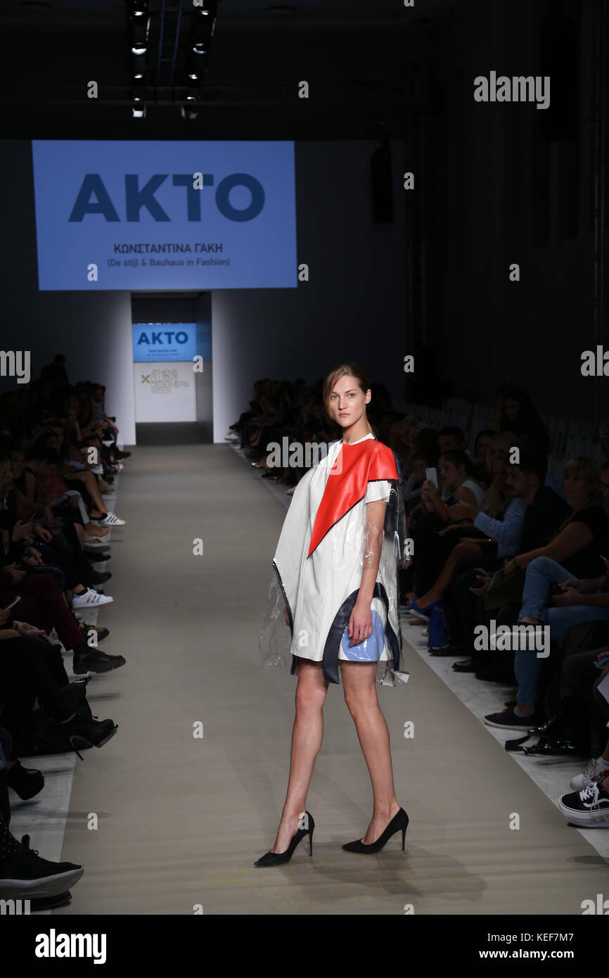 Athen, Griechenland. 20 Okt, 2017. Die neuen Designer Tag, Akto Kunst & Design College und Athen Fashion Club Absolventen ihre Kollektionen präsentieren werden. Credit: Plimper/Alamy leben Nachrichten Stockfoto