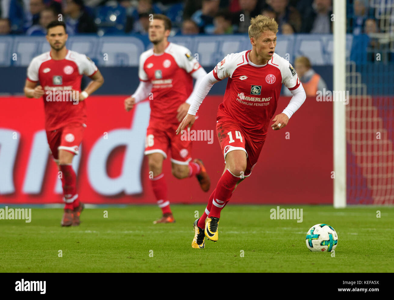 Gelsenkirchen Deutschland Okt 17 Bundesliga Spieltag 9 Fc Schalke 04 Vs 1 Fsv Mainz 05 Viktor Fischer Mainz Steuert Die Kugel Credit Jurgen Schwarz Alamy Leben Nachrichten Stockfotografie Alamy