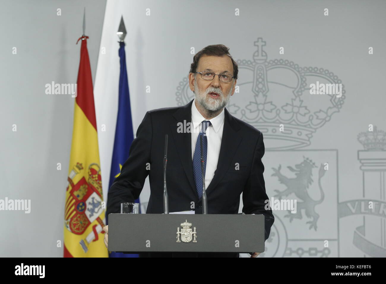 Madrid, Spanien. 21 Okt, 2017. Der spanische Premierminister Mariano Rajoy spricht während einer Pressekonferenz nach einem speziellen Minister Vorstandssitzung der 155 Artikel zu genehmigen Katalonien "unilaterale Unabhängigkeit Erklärung von Moncloa Palace in Madrid, am Samstag, 21, Oktober 2017 zu vermeiden. Credit: Gtres Información más Comuniación auf Linie, S.L./Alamy leben Nachrichten Stockfoto
