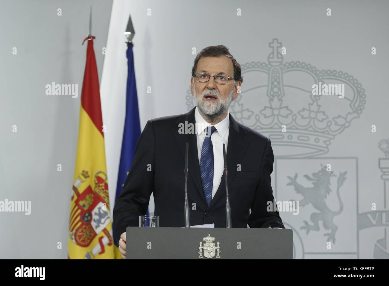 Madrid, Spanien. 21 Okt, 2017. Der spanische Premierminister Mariano Rajoy spricht während einer Pressekonferenz nach einem speziellen Minister Vorstandssitzung der 155 Artikel zu genehmigen Katalonien "unilaterale Unabhängigkeit Erklärung von Moncloa Palace in Madrid, am Samstag, 21, Oktober 2017 zu vermeiden. Credit: Gtres Información más Comuniación auf Linie, S.L./Alamy leben Nachrichten Stockfoto