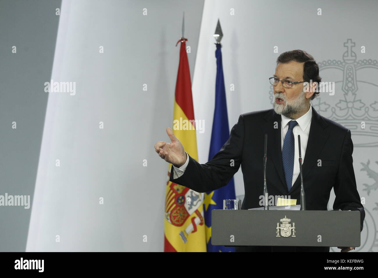 Madrid, Spanien. 21 Okt, 2017. Der spanische Premierminister Mariano Rajoy spricht während einer Pressekonferenz nach einem speziellen Minister Vorstandssitzung der 155 Artikel zu genehmigen Katalonien "unilaterale Unabhängigkeit Erklärung von Moncloa Palace in Madrid, am Samstag, 21, Oktober 2017 zu vermeiden. Credit: Gtres Información más Comuniación auf Linie, S.L./Alamy leben Nachrichten Stockfoto