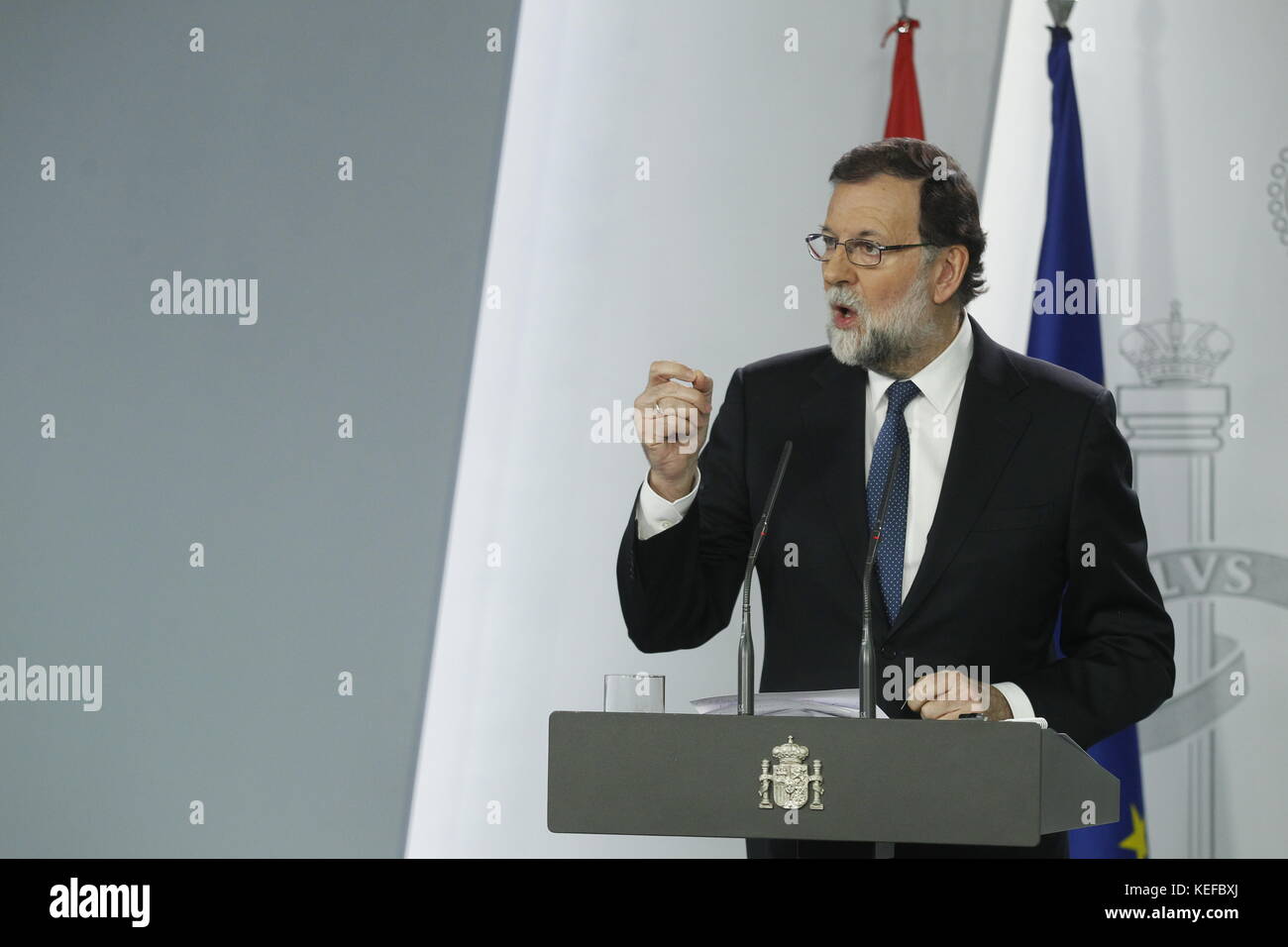 Madrid, Spanien. 21 Okt, 2017. Der spanische Premierminister Mariano Rajoy spricht während einer Pressekonferenz nach einem speziellen Minister Vorstandssitzung der 155 Artikel zu genehmigen Katalonien "unilaterale Unabhängigkeit Erklärung von Moncloa Palace in Madrid, am Samstag, 21, Oktober 2017 zu vermeiden. Credit: Gtres Información más Comuniación auf Linie, S.L./Alamy leben Nachrichten Stockfoto