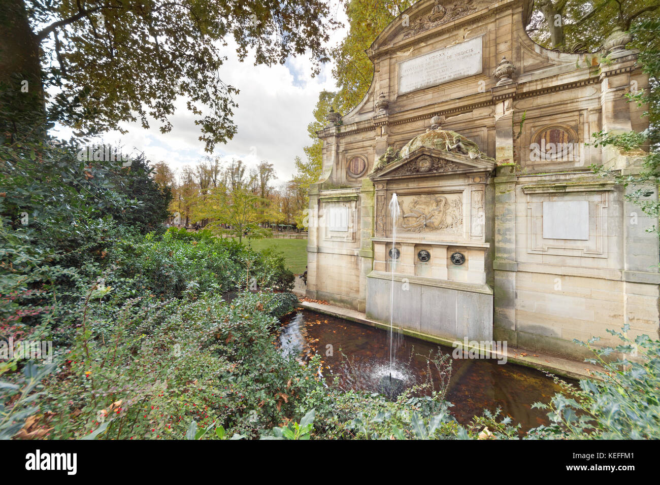 Die Fontaine de Léda oder Fontaine du Regard (1806-1809), seit 1858 hinter dem Medici-Brunnen im Jardin du Luxembourg, Paris Stockfoto