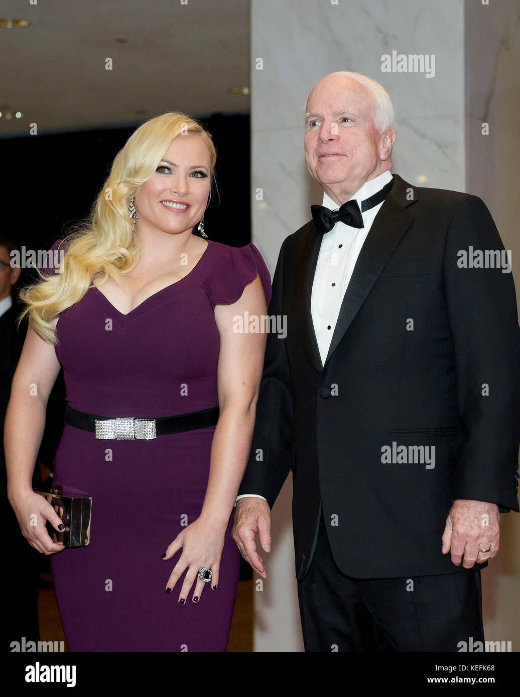 Us-Senator John McCain (Republikaner aus Arizona), rechts, und Meghan McCain, Links, für die 2014 White House Correspondents Association jährlichen Abendessen am Washington Hilton Hotel am Samstag, 3. Mai 2014 eintreffen. Credit: Ron Sachs/CNP (Einschränkung: Keine New York oder New Jersey Zeitungen oder Zeitschriften innerhalb eines 75-Meilen-Radius von New York City)/MediaPunch Stockfoto