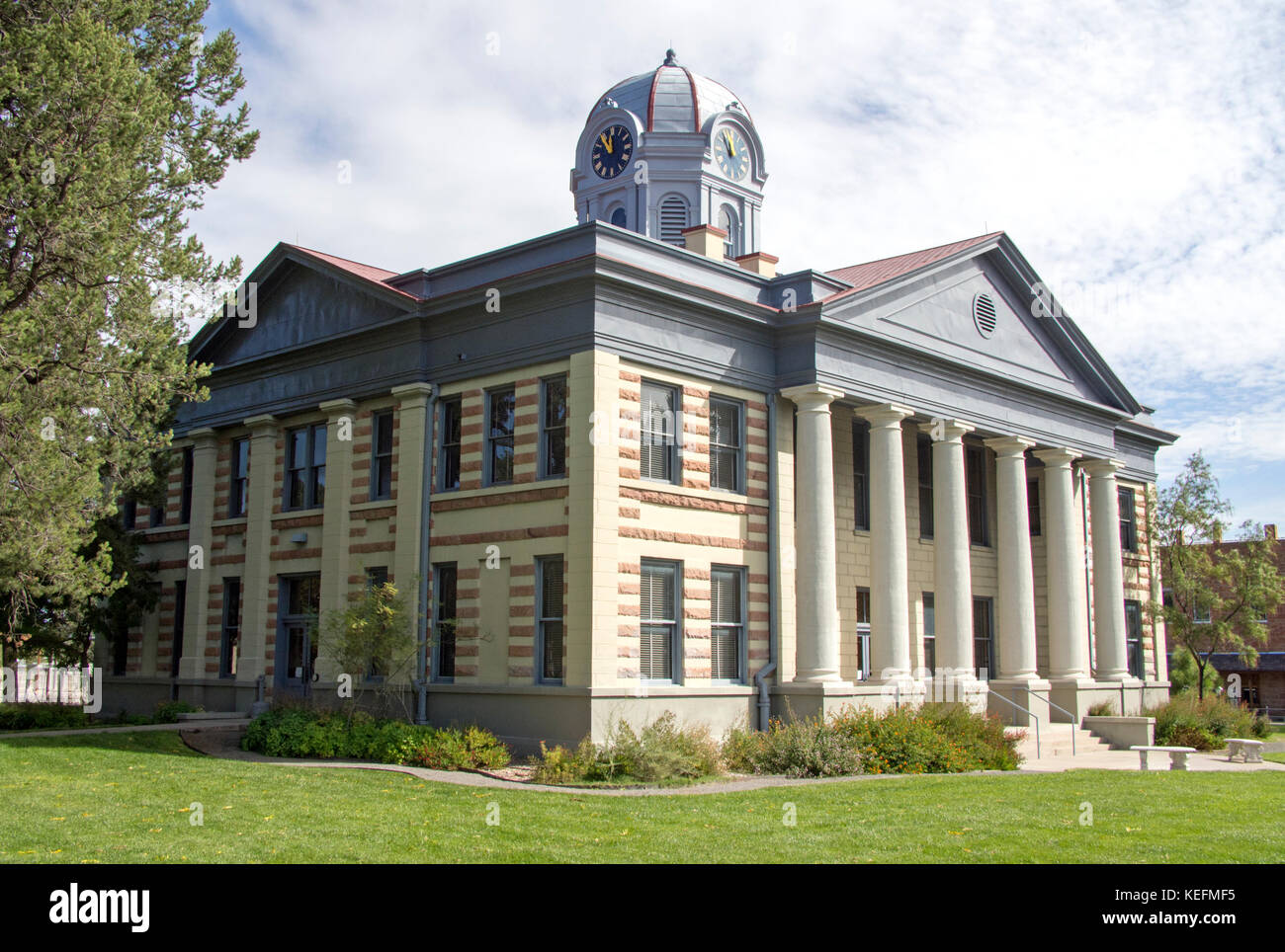 Fort Davis County Court House, Texas, ist ein typisches Beispiel für die Kreisstadt Gebäude in West Texas gefunden. Es ist in der Region Texas Big Bend. Stockfoto