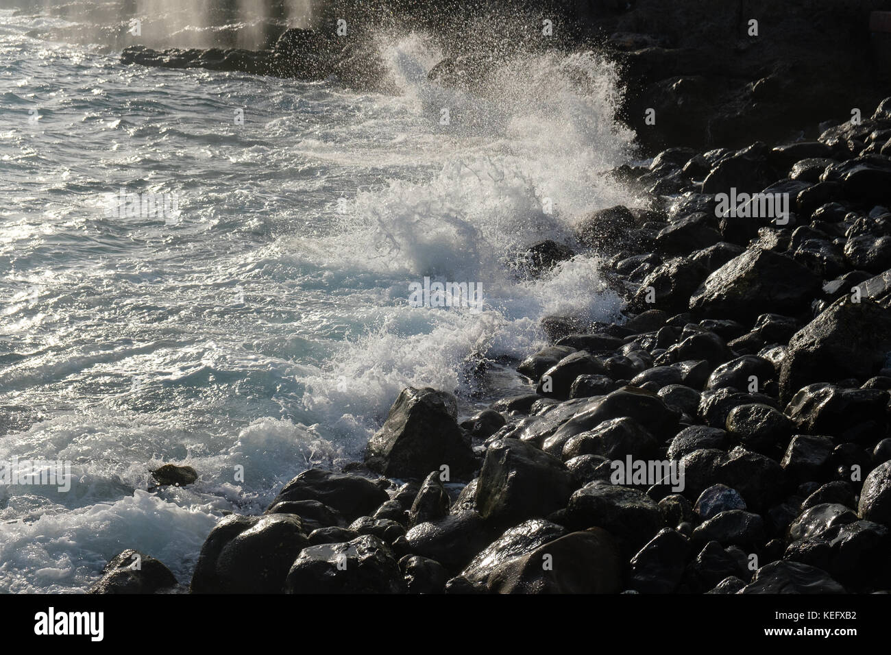 Schwarzer Sand auf Teneriffa Strand Stockfoto