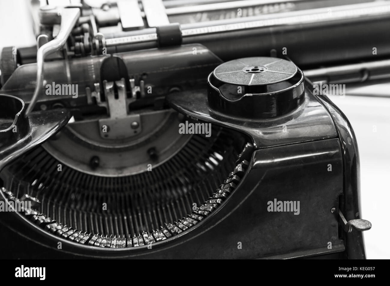 Alte Schreibmaschine Maschine Fragment, ein schwarz-weiß Foto mit weichen selektiven Fokus Stockfoto