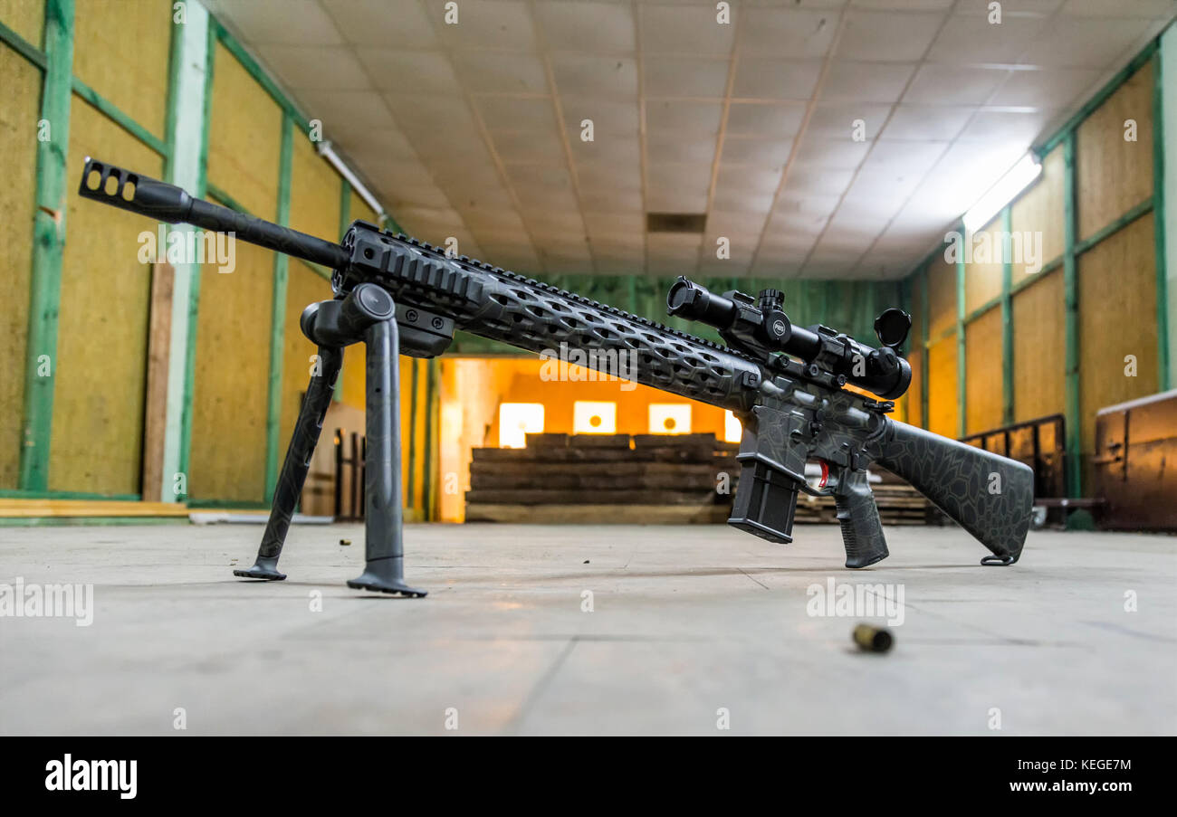 Angriff waffe waffen schießen Fotos und Bildmaterial in hoher