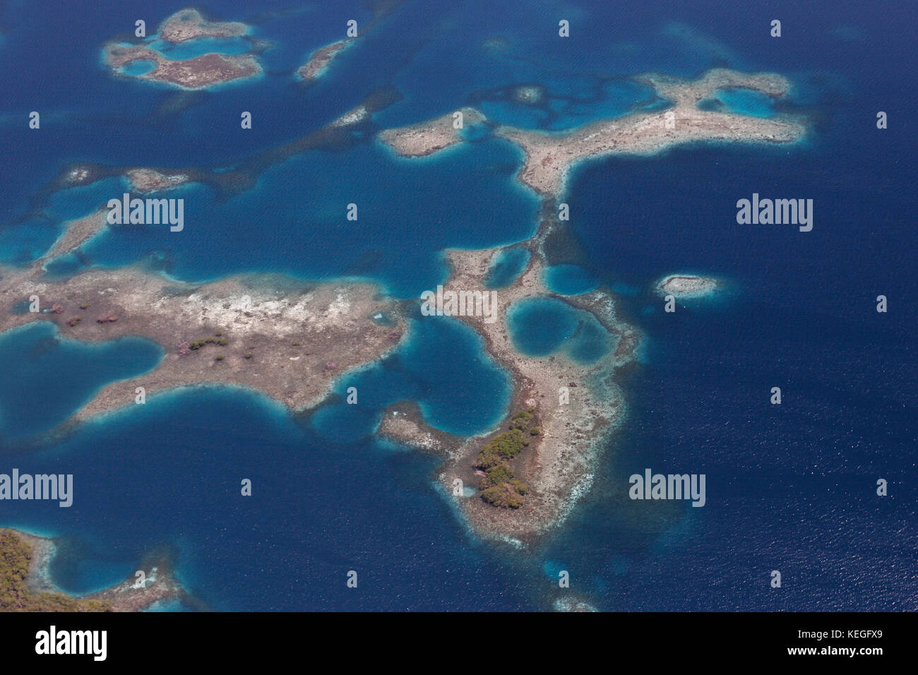 Luftbild von Süden von Belize Barrier Reef in der Nähe von Placencia, Belize, Central America (Karibik) Stockfoto