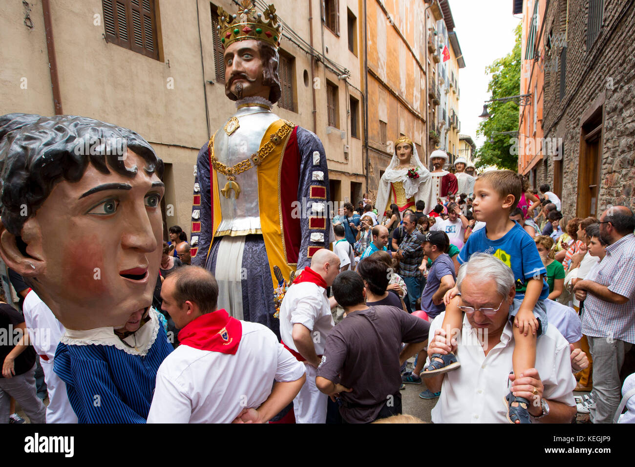 Kostümierte riesige Figuren, gigantes de irunako erraldoiak, in San Fermin Fiesta in Pamplona, Navarra, nördlichen Spanien Stockfoto