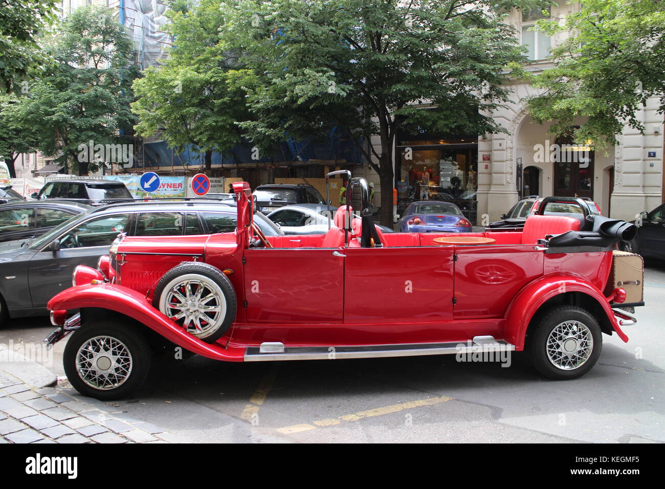 VINTAGE ROTES AUTO Stockfoto