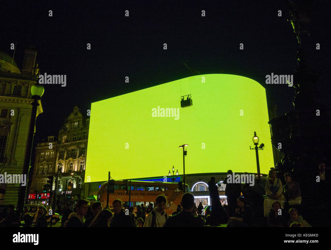 Piccadilly Lichter - nach neun Monaten der Dunkelheit prominentesten ad Board der London ist teilweise wieder beleuchtet, nach einem High-tech-Upgrade. Stockfoto