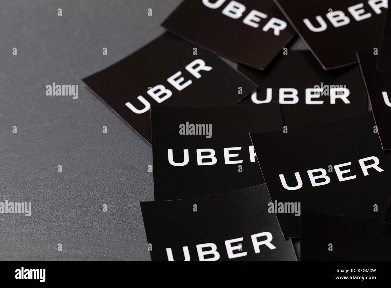 Ein Foto des uber Logo. Uber ist ein beliebter Stil taxi transport Service Anwendung, im Jahr 2009 gegründet. Stockfoto