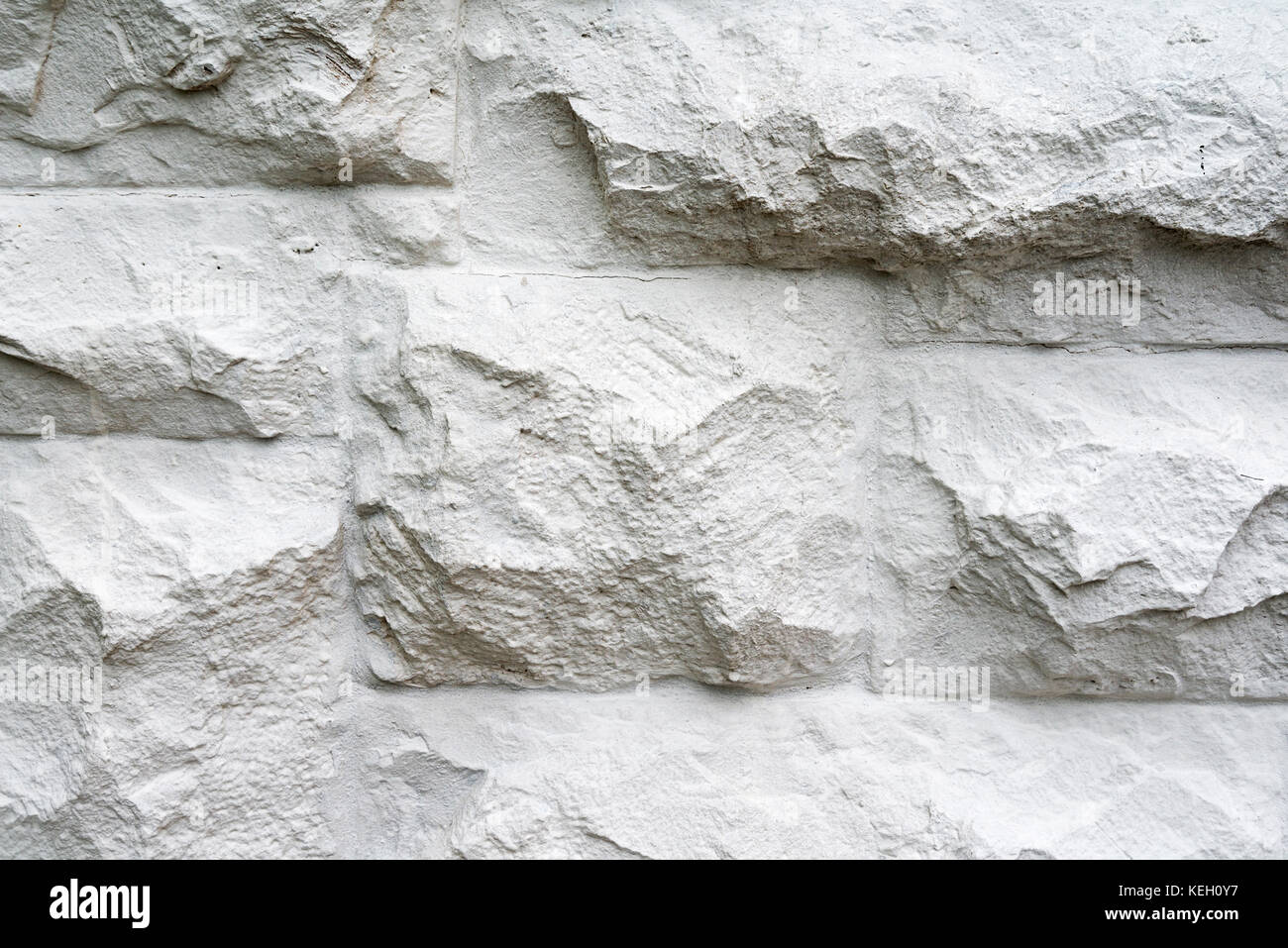 Weißer Stein Verkleidungen Wand als Hintergrund. Stockfoto