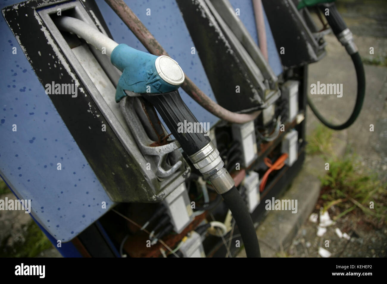 Stillgelegte Tankstelle auf Tankstelle/garage Vorplatz. Stockfoto