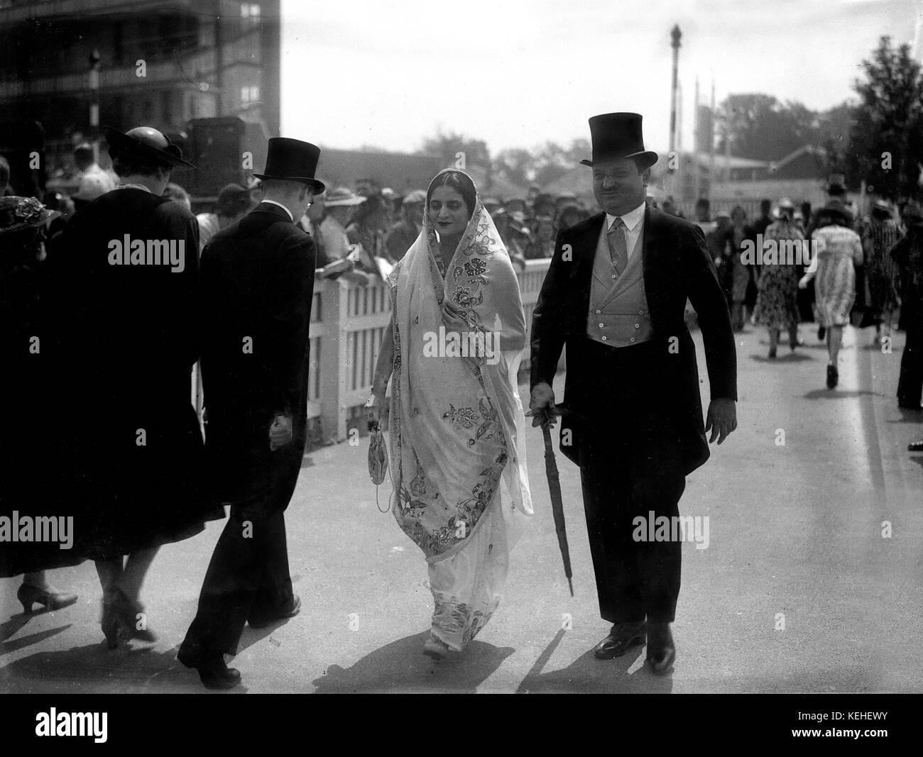 Asiatische Paar am Royal Ascot Rennen 1932 anreisen Stockfoto
