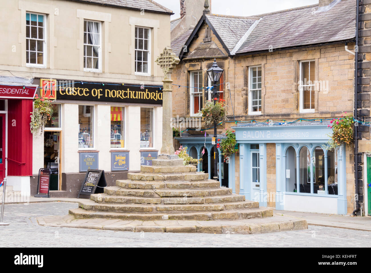 Das historische Stadtzentrum in Alnwick, Northumberland, England, Großbritannien Stockfoto