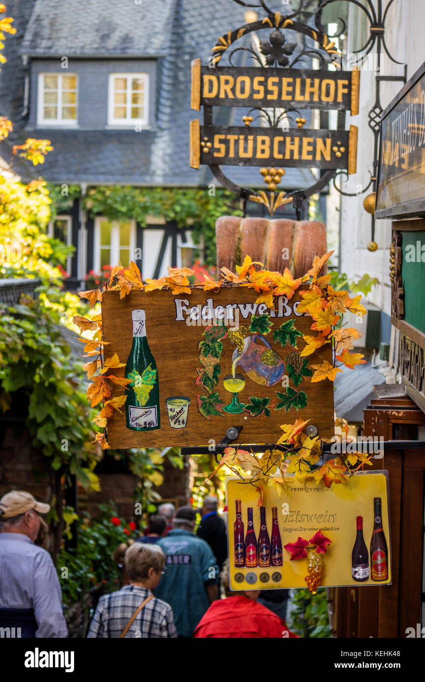 Rüdesheim am Rhein, Wein, Stadt in Deutschland, beliebte Kegelbahn Drosselgasse Stockfoto