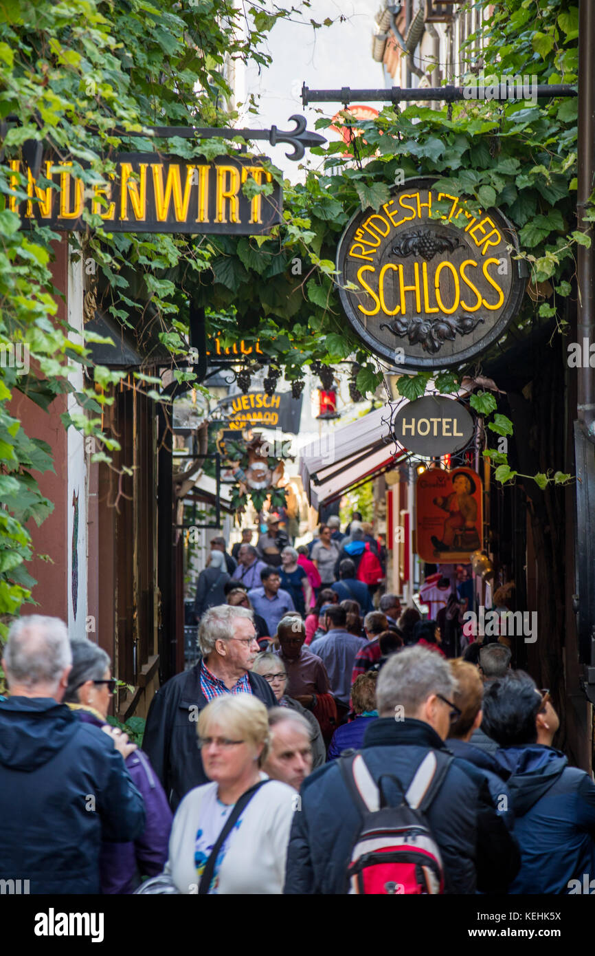 Rüdesheim am Rhein, Wein, Stadt in Deutschland, beliebte Kegelbahn Drosselgasse Stockfoto