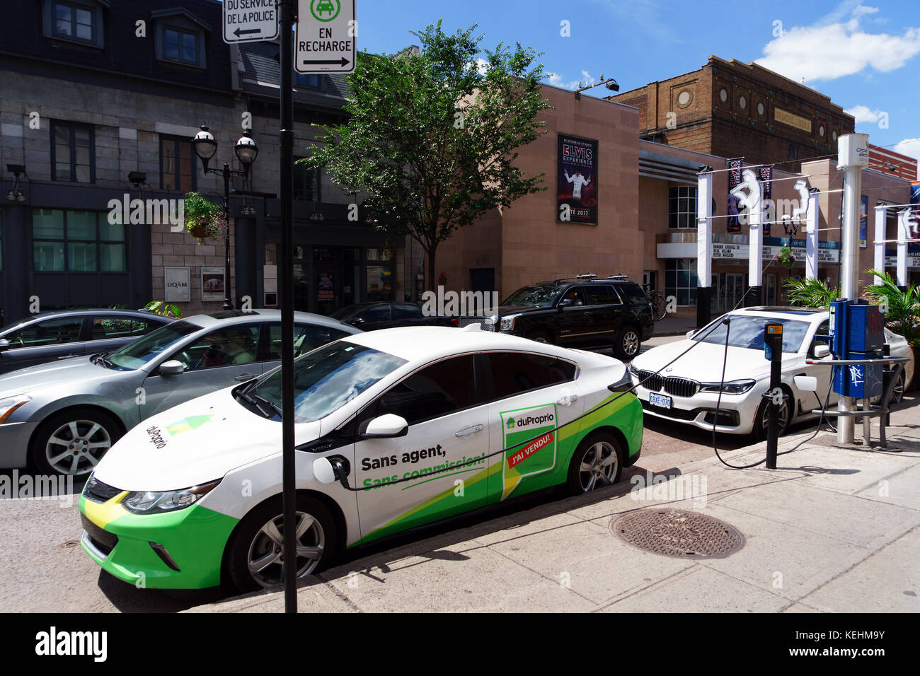 Elektrische Auto laden in der Innenstadt von Montreal, Provinz Quebec, Kanada. Stockfoto
