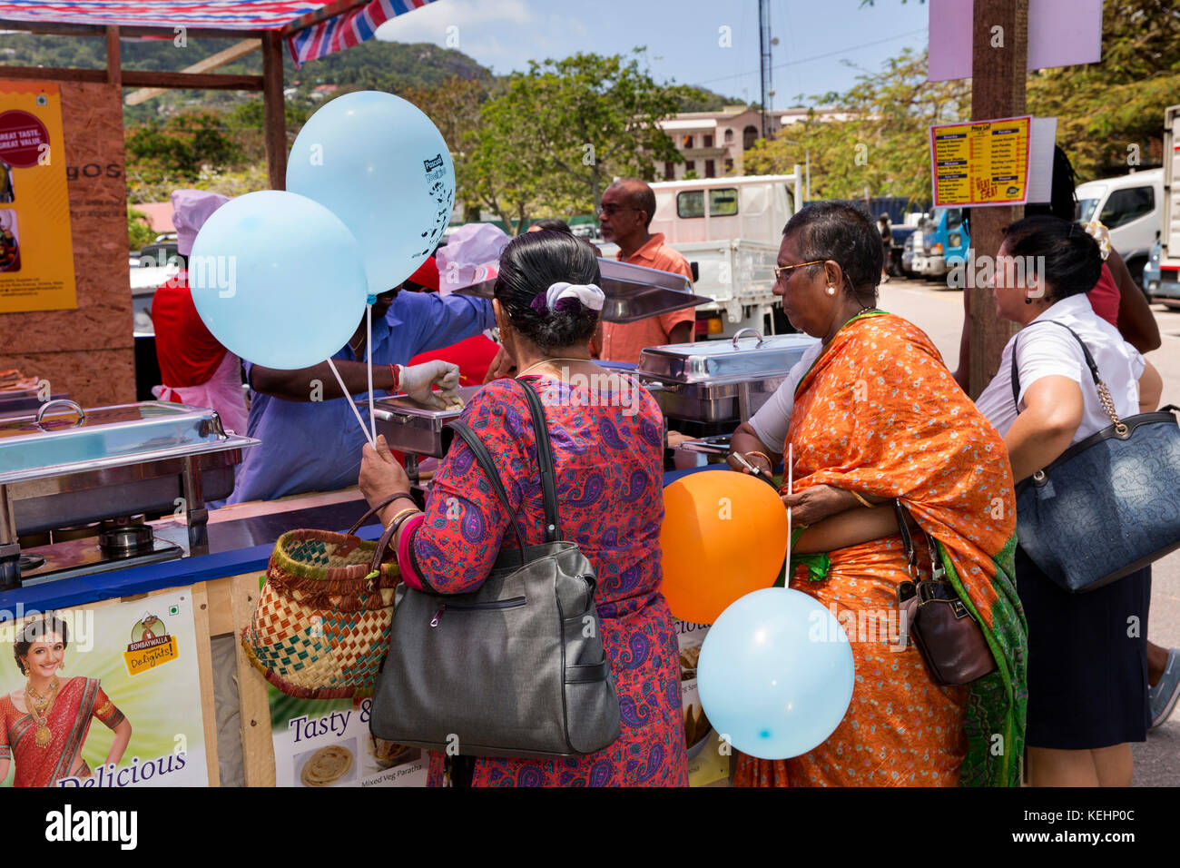 Die Seychellen, Mahe, Victoria, Indien Tag, Kunden am Reis Abschaltdruck Stockfoto