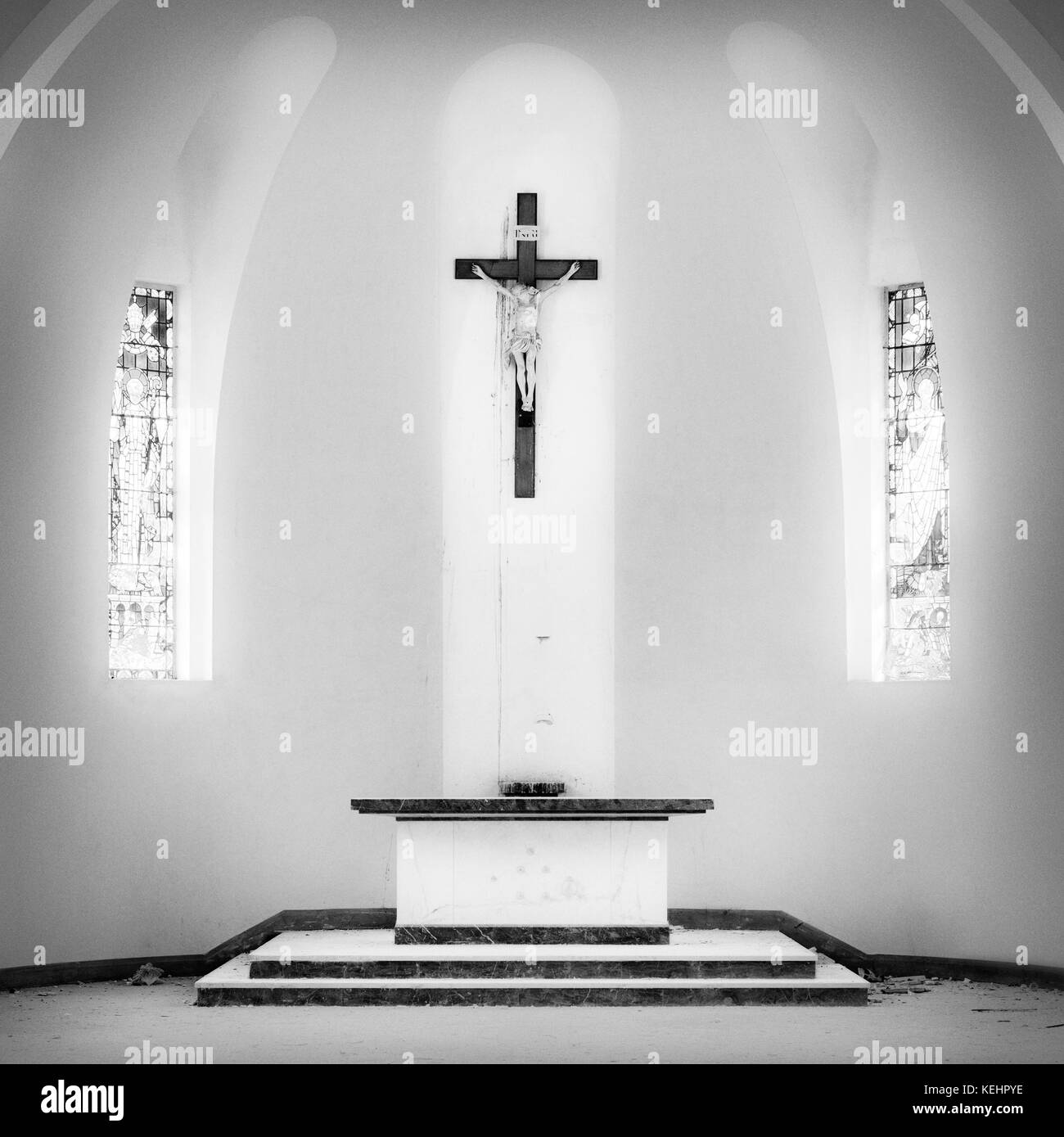 Kapelle Innenraum der Kirche Kruzifix helles Licht Shinning magische Theater Schottland Großbritannien Stockfoto