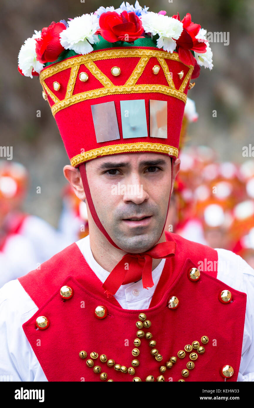 Tänzerin während der San Fermin Fiesta in Pamplona, Navarra, Nordspanien Stockfoto
