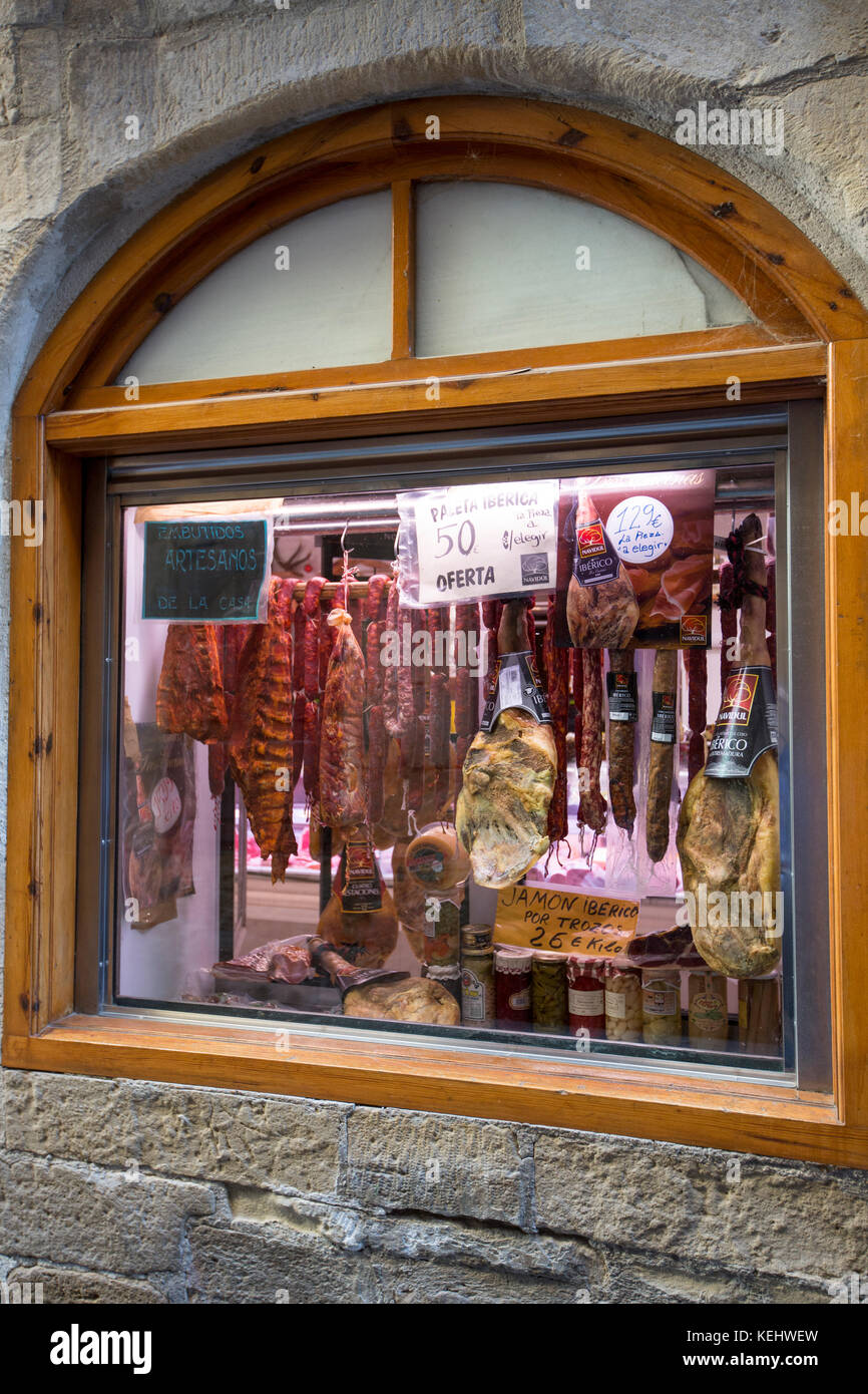 Jamon Iberico, berühmter Schinken aus Iberico in der Calle Mayor in der Stadt LaGuardia, Rioja-Alavesa, Baskenland, Spanien Stockfoto