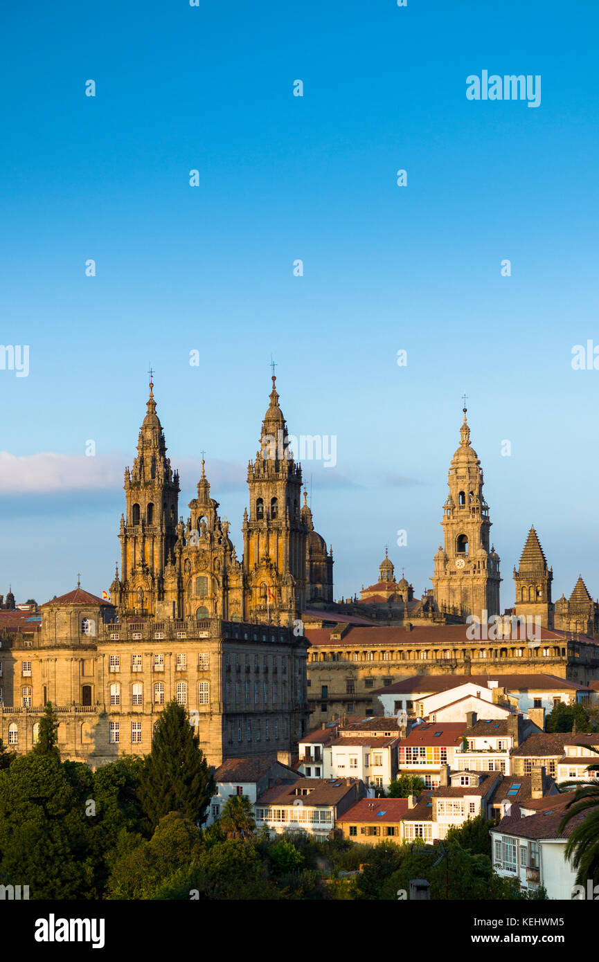 Römisch-katholische Kathedrale Catedral de Santiago de Compostela und Stadtbild von Alameda-Park, Galicien, Nordspanien Stockfoto