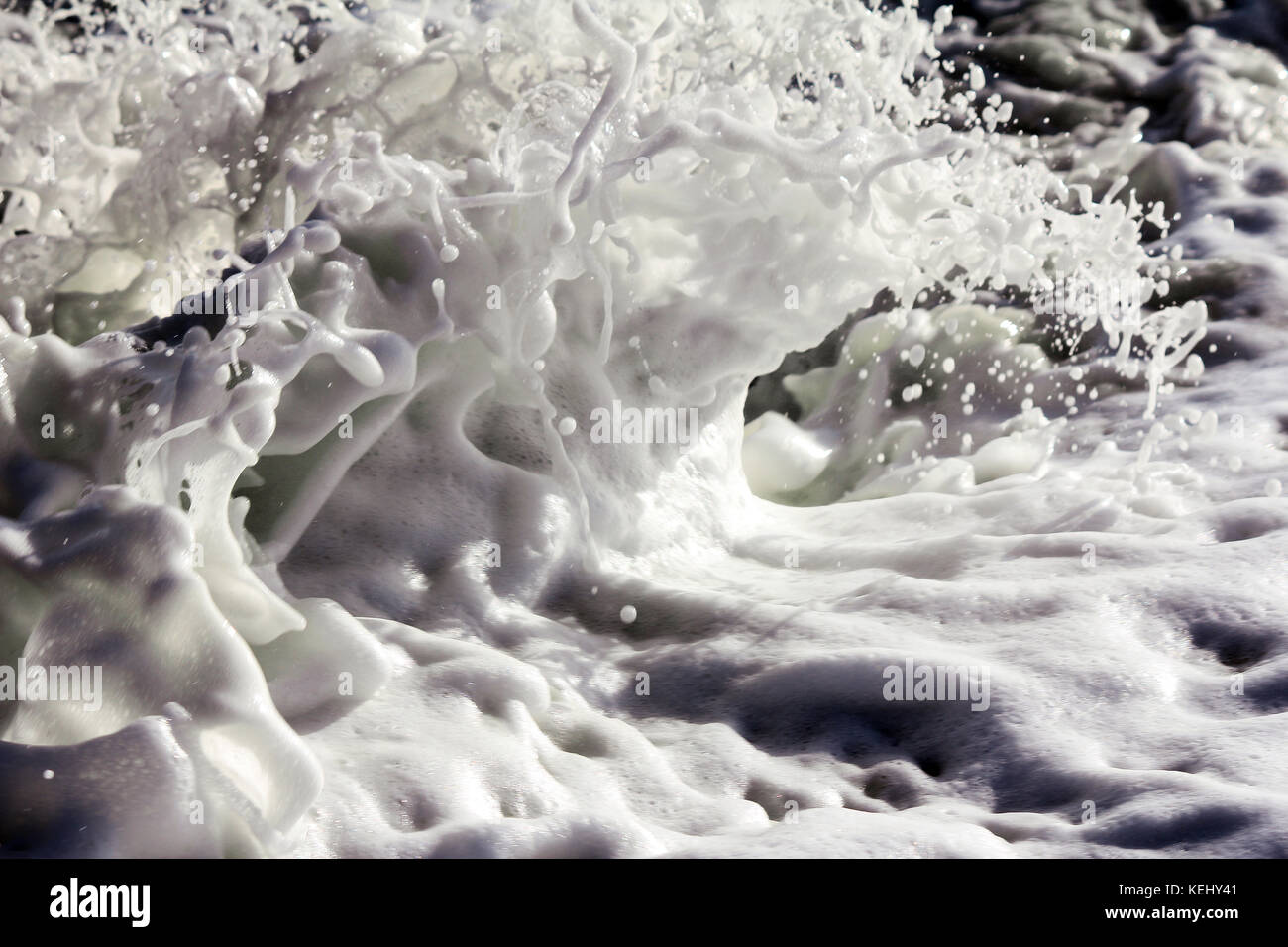 Macrowave. Eine Studie über die Verwicklung der Sea Foam in einem Absturz Wave. Stockfoto