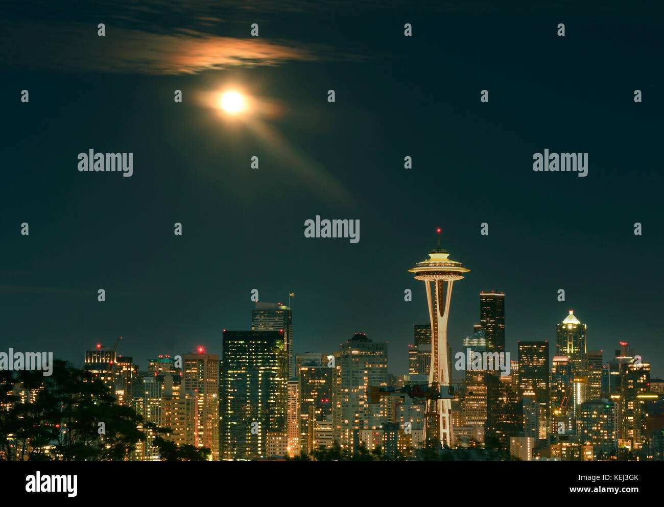 Mondaufgang über der Stadt Seattle, Washington Stockfoto