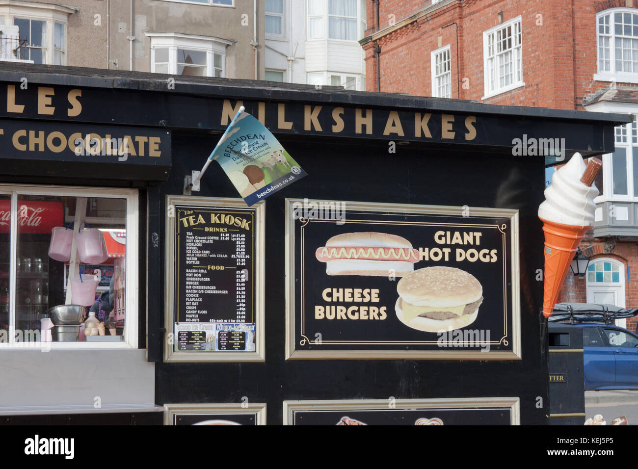 Snackbar auf der Scarborough sea front verkaufen MILCHSHAKES Burger und Hot Dogs. Stockfoto