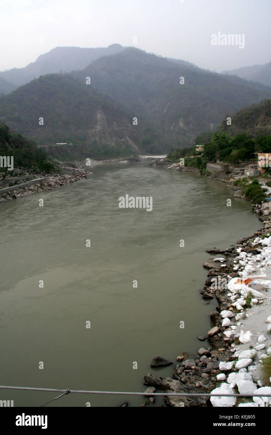 Flusses Ganga tritt Region von bergigen Region an rishi Kesh, Indien, Asien Stockfoto