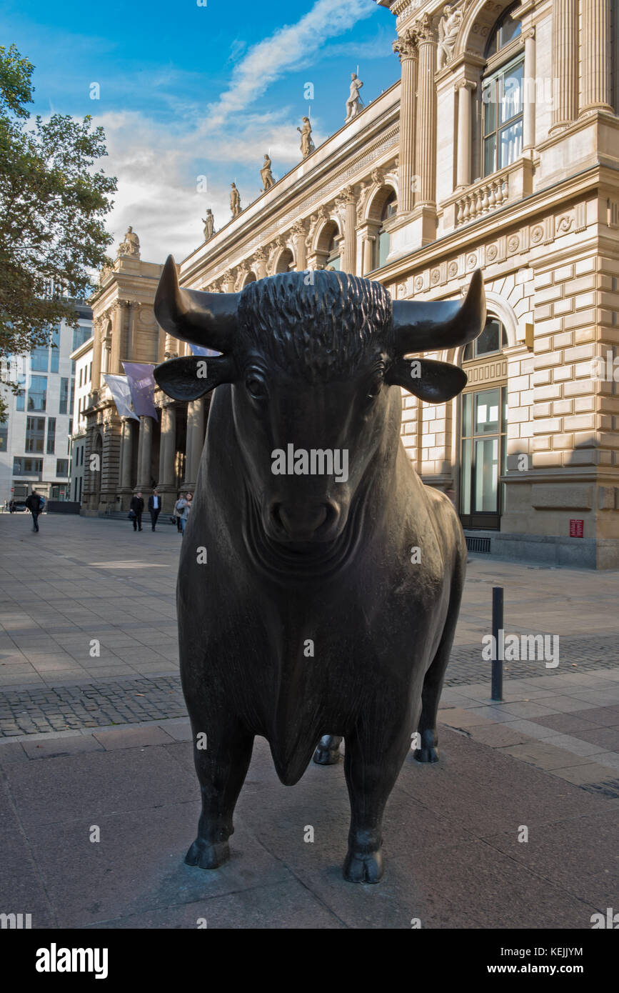 Stier Statue an der Börse Frankfurt Stockfoto