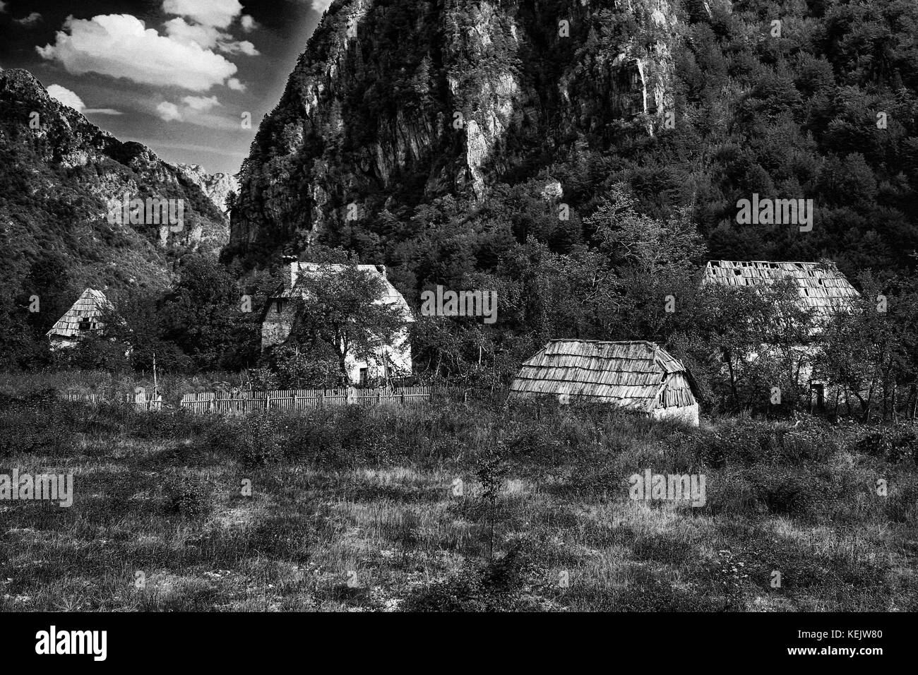 Verlassenen Siedlung von kapre in theth Tal in theth Nationalpark in Albanien Stockfoto