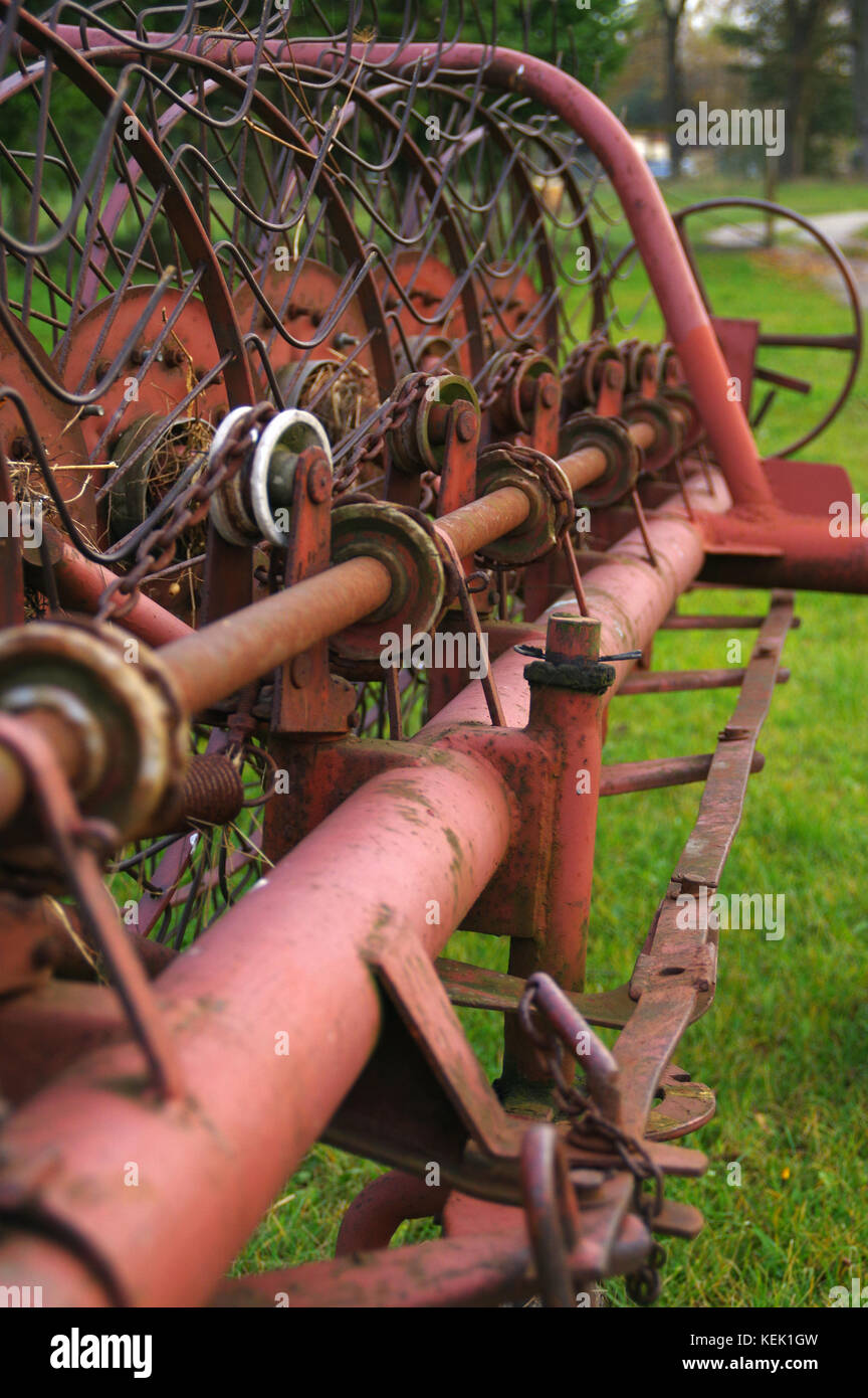 Alte landwirtschaftliche Maschinen-Rechen für Heu Stockfoto