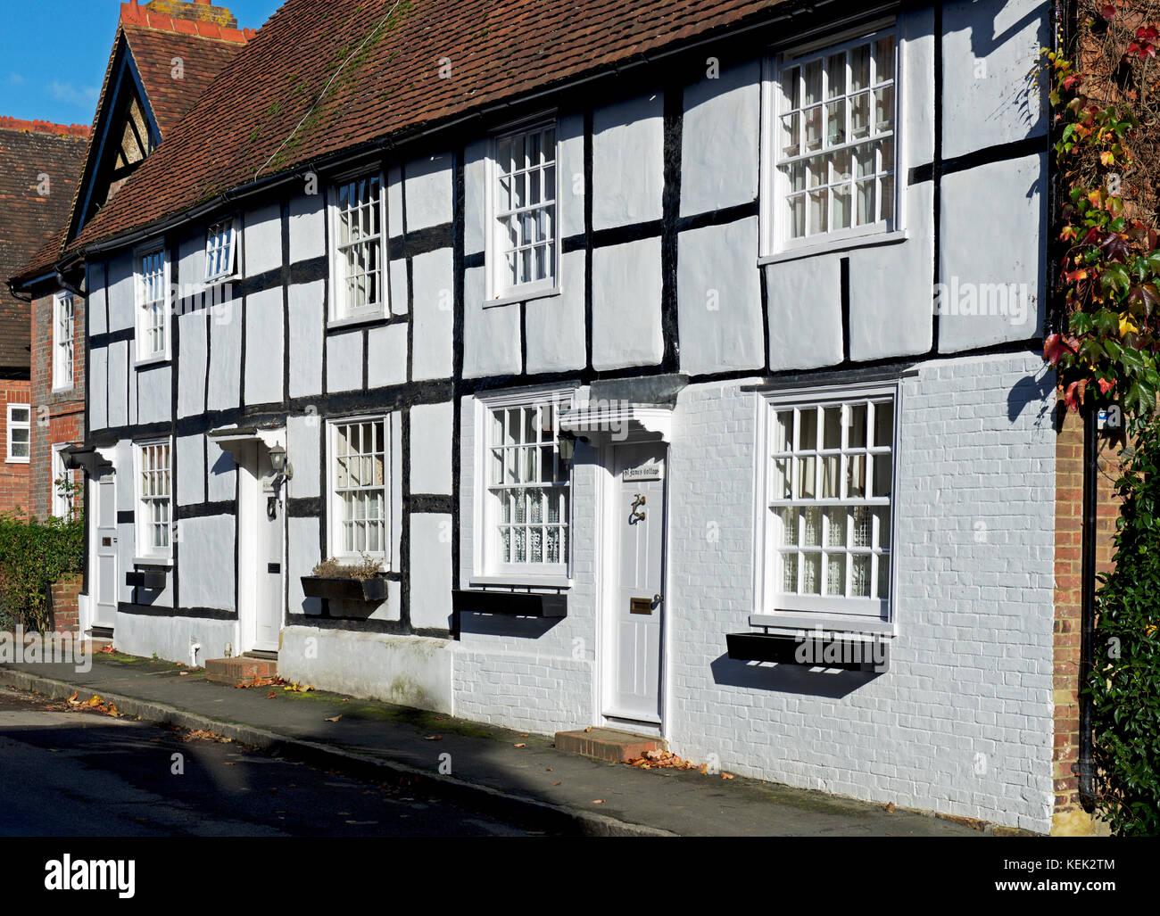 Stattliche Häuser im Dorf von Befiederung, East Sussex, England, Großbritannien Stockfoto