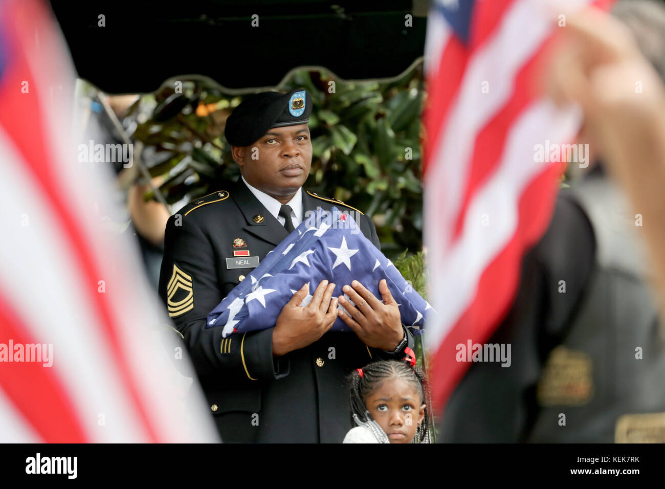 Ft. Lauderdale, Fl, USA. 23 Okt, 2017. die Beerdigung von Armee Sgt. la David Johnson wurde in Hollywood Memorial Gardens. Johnson wurde in Zusammenarbeit mit der U.S. Army Special Forces im nordwestlichen Afrika, wenn Islamisten auf Okt in einen Hinterhalt. 4, in der Nähe des Niger Grenze. Mike Stocker, South Florida Sun sentinel Credit: Sun-Sentinel/zuma Draht/alamy leben Nachrichten Stockfoto