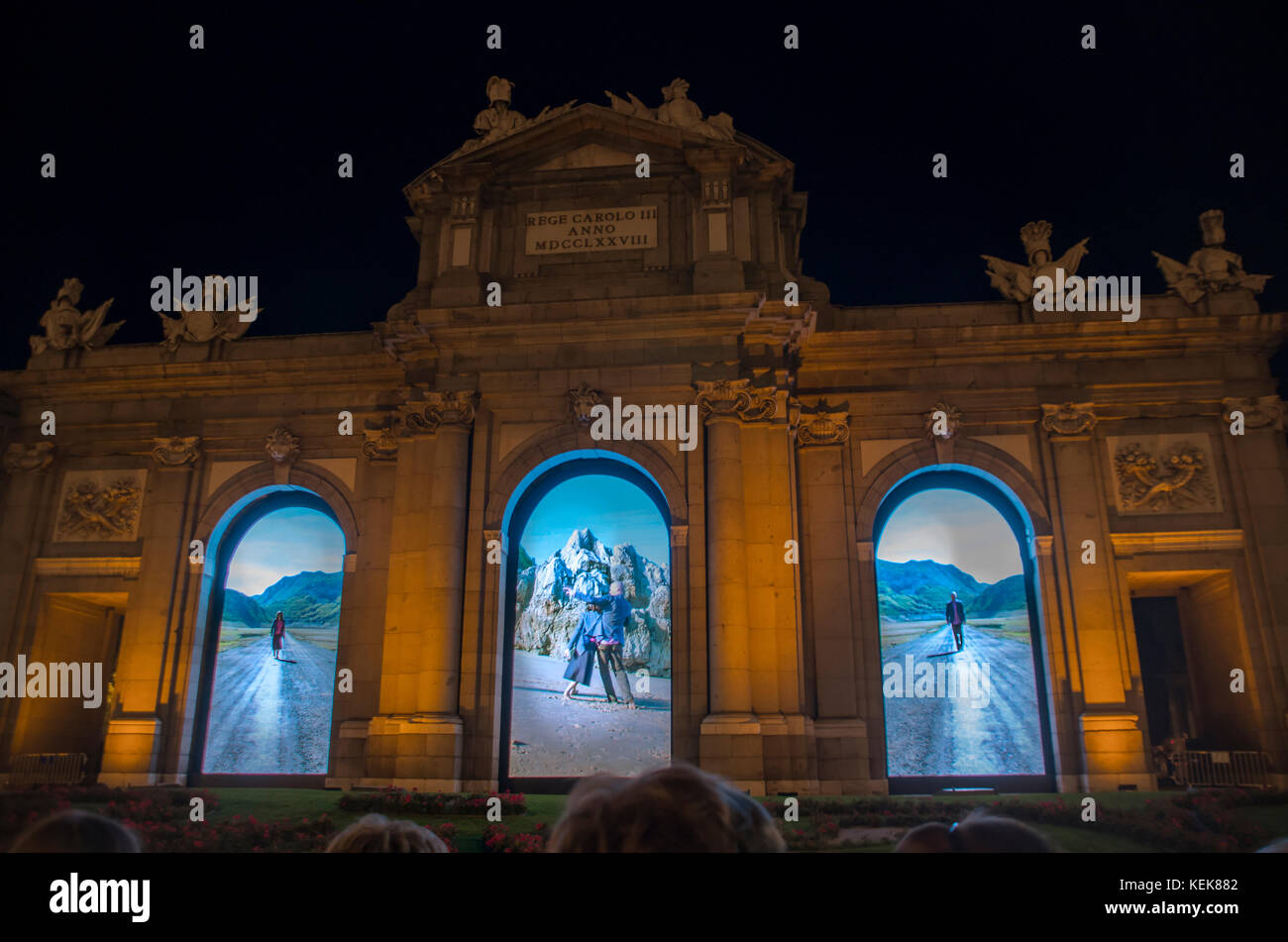 Madrid, Spanien. 21. Oktober, 2017. Verschiedene Video- Installationen wurden in den wichtigsten Sehenswürdigkeiten von Madrid im dritten Jahrhundert der Paseo del Prado und der Retiro Park sammeln Hunderte von Bürgern zu feiern. Credit: Lora Grigorova/Alamy leben Nachrichten Stockfoto