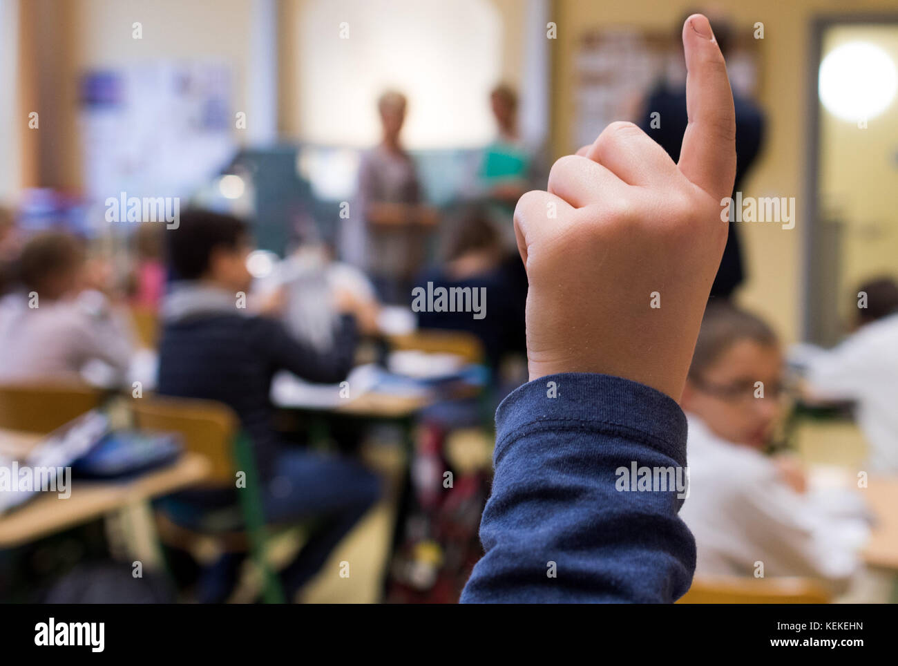 Schwerin, Deutschland. Oktober 2017. Grundschulkinder der vierten Klasse an der Grundschule Müßer Berg in Schwerin, 5. Oktober 2017. Quelle: Jens Büttner/dpa-Zentralbild/ZB/dpa/Alamy Live News Stockfoto