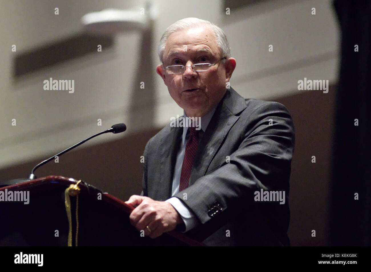 Philadelphia, USA. 21 Okt, 2017. US Attorney General liefert seine Äußerungen über das Projekt sicheren Nachbarschaften in den großen Städten Chiefs Association Fall Meeting, bei dem Pennsylvania Convention Center im Zentrum der Stadt Philadelphia, PA, am 21. Oktober 2017. Das Justizministerium kündigte an Sitzungen zurück, der Internationalen Vereinigung der Polizeichefs der Konvention, am Montag Credit: Bastiaan Slabbers/Alamy Live-Nachrichten zu adressieren Stockfoto