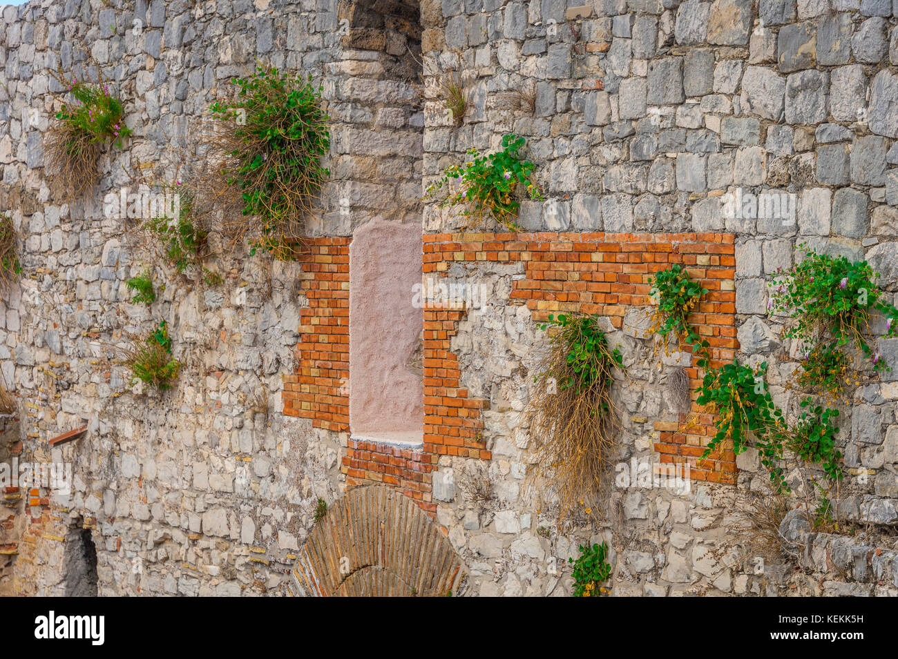 Die mittelalterliche Mauer in der Altstadt von Split, Kroatien Stockfoto