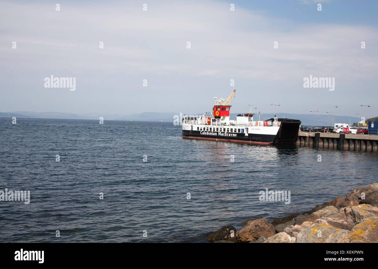 Der Caledonian macbrayne Fähren loch riddon Segeln zwischen der Stadt Largs und der Insel Cumbrae Norden ayshire South West Schottland Stockfoto