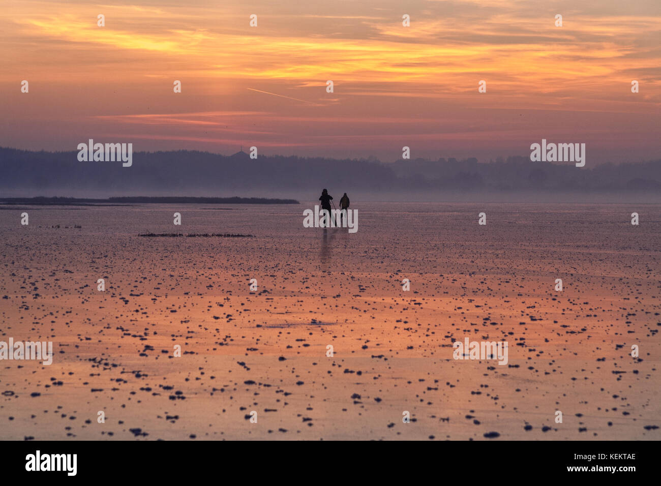 Frostigen Nebel bei Sonnenuntergang Stockfoto