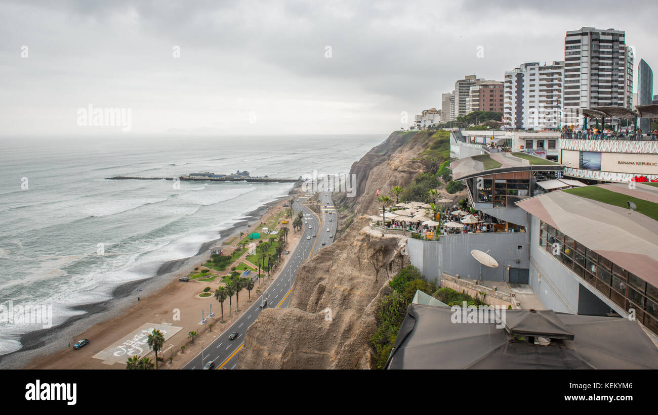 Miraflores ist ein Stadtteil von Lima in der Provinz in Peru. Es ist ein exklusiver Wohn- und gehobenen Einkaufsviertel südlich der Innenstadt von Lima. Stockfoto