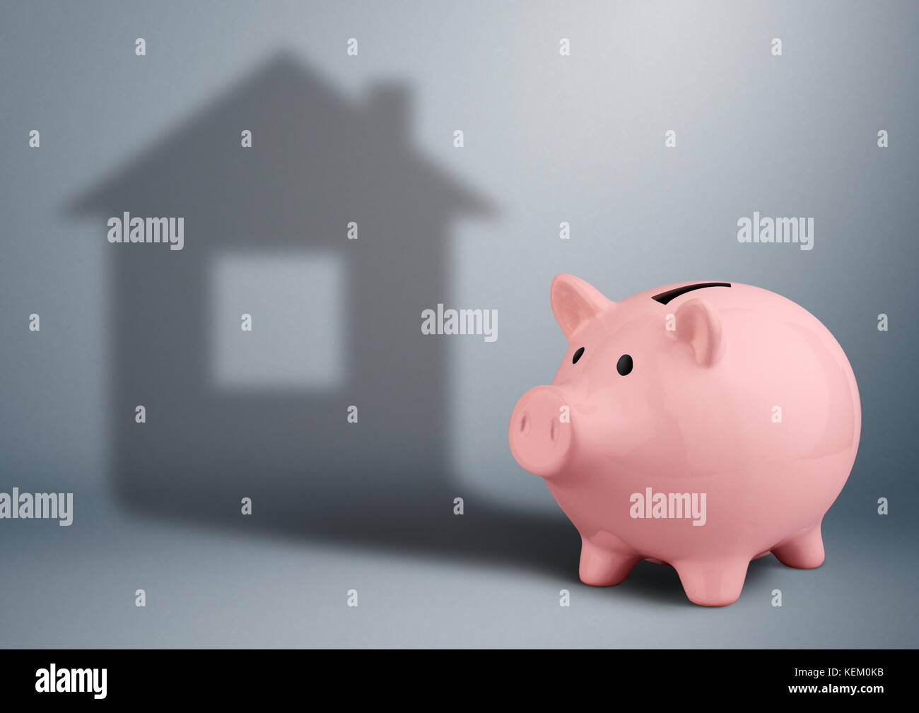 Rosa Sparschwein mit Schatten wie Haus, Wohnungswirtschaft Finanzierung Konzept Stockfoto