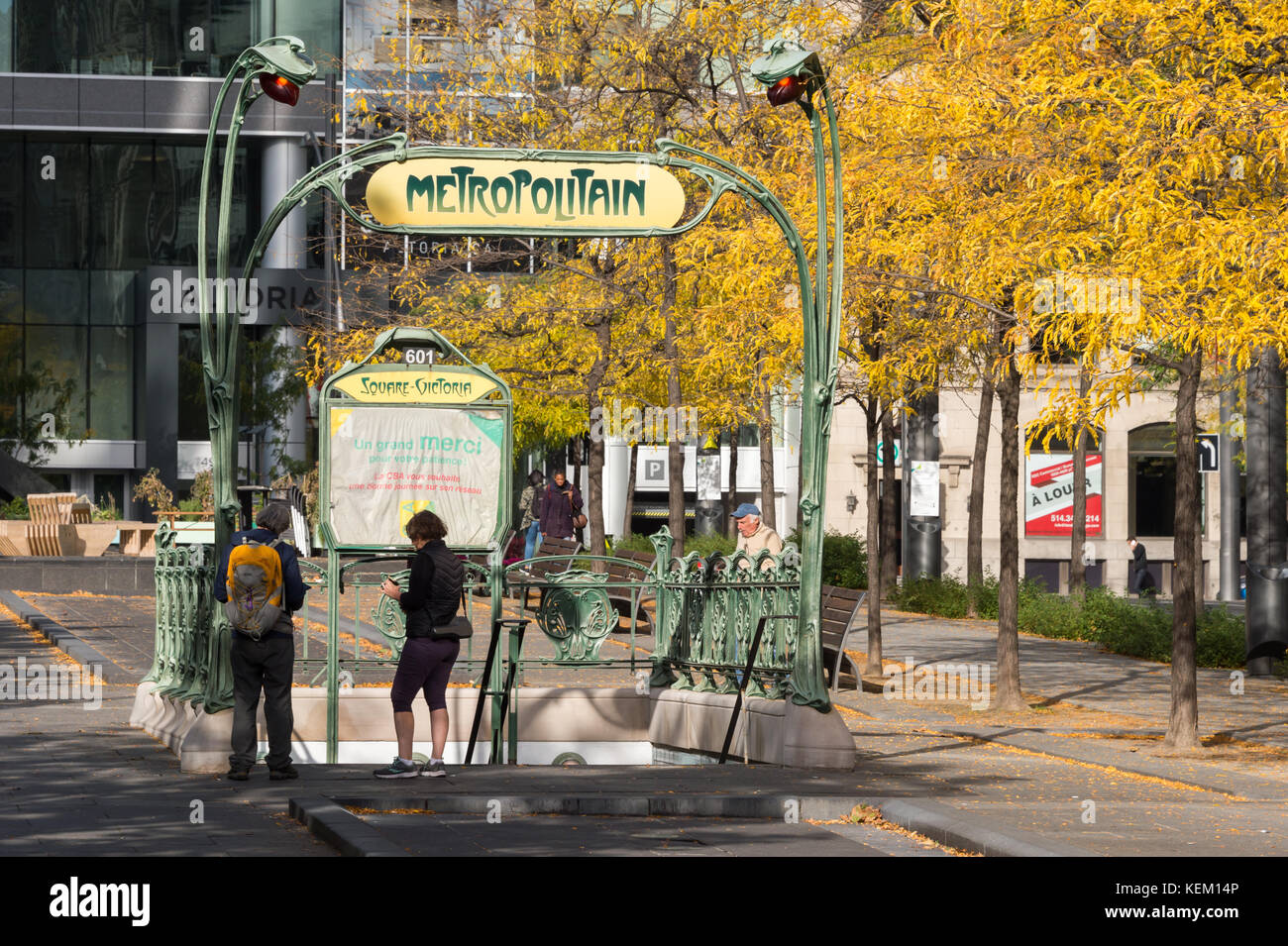 Montreal, Kanada - 22. Oktober 2017: Square Victoria U-Bahnstation mit Jugendstil von guimard Stockfoto