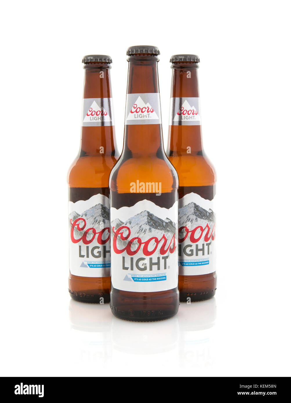 SWINDON, UK - 22. Oktober 2017: Drei Flaschen von Coors Light Bier auf weißem Hintergrund Stockfoto