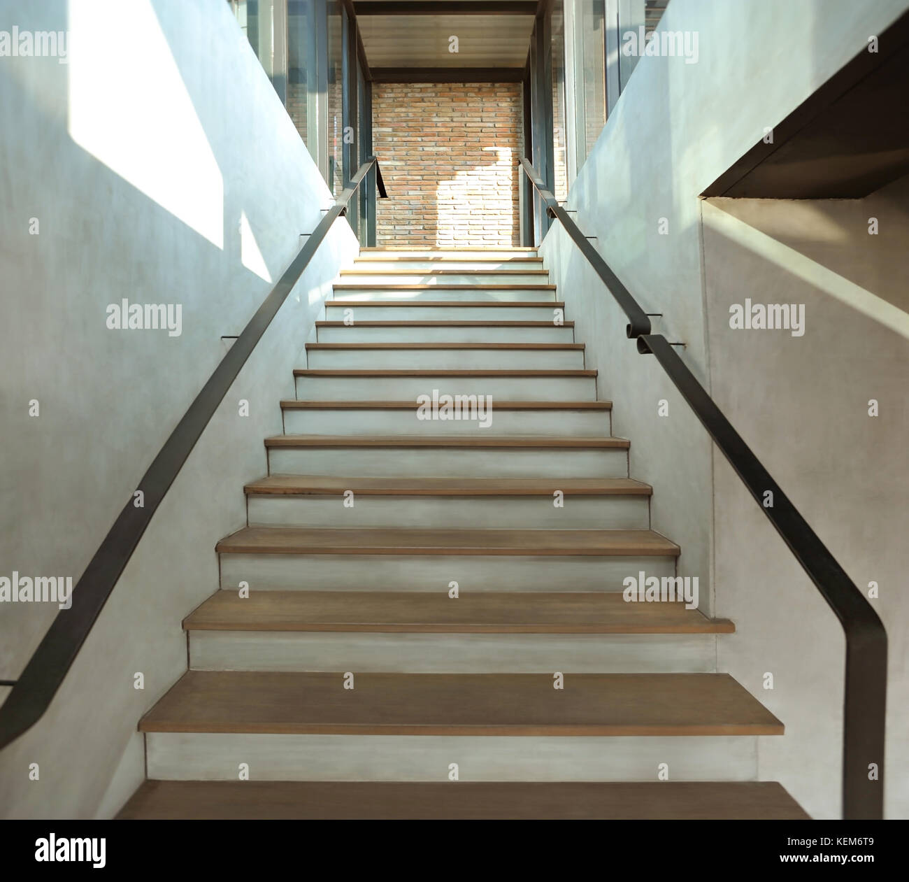 Holz Treppe im Loft Stil Stockfoto